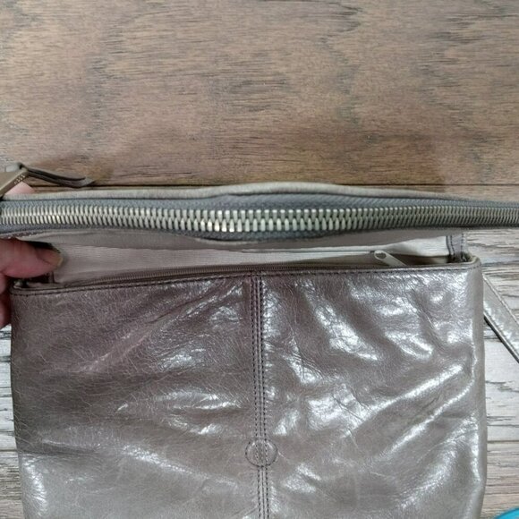 HOBO Envelope Crossbody Embossed Leather Bag Gray EUC - Picture 10 of 14